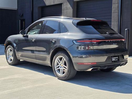 Volcano Grey Metallic 2020 Porsche Macan Base