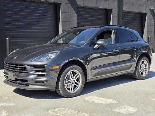 Volcano Grey Metallic 2020 Porsche Macan Base