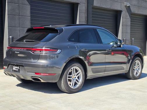 Volcano Grey Metallic 2020 Porsche Macan Base