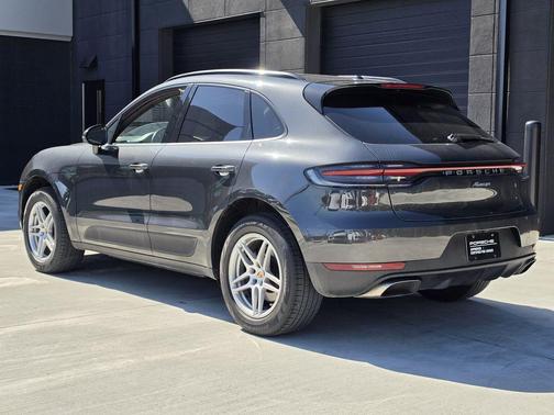 Volcano Grey Metallic 2020 Porsche Macan Base