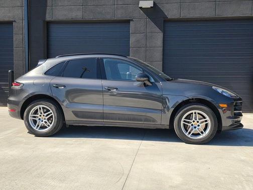 Volcano Grey Metallic 2020 Porsche Macan Base
