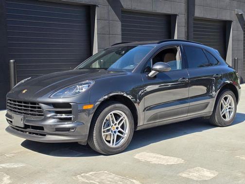 Volcano Grey Metallic 2020 Porsche Macan Base