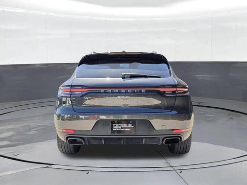 Volcano Grey Metallic 2020 Porsche Macan Base