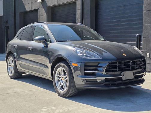 Volcano Grey Metallic 2020 Porsche Macan Base