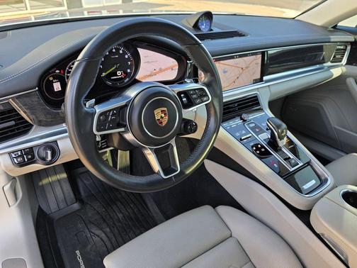 2018 Porsche Panamera 4