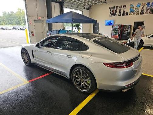 2018 Porsche Panamera 4