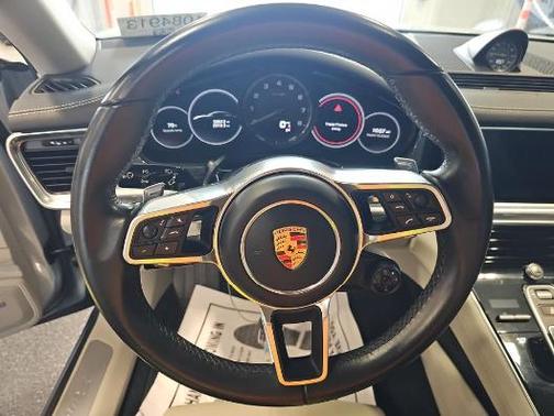2018 Porsche Panamera 4