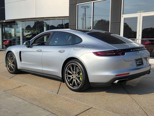2018 Porsche Panamera 4