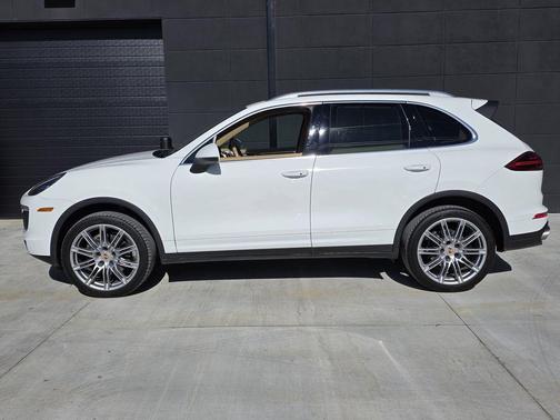 2016 Porsche Cayenne Base