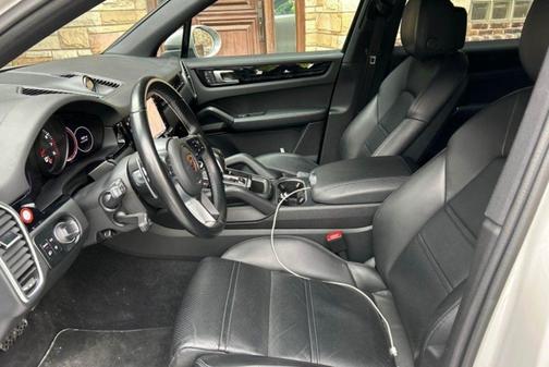 2022 Porsche Cayenne Platinum Edition