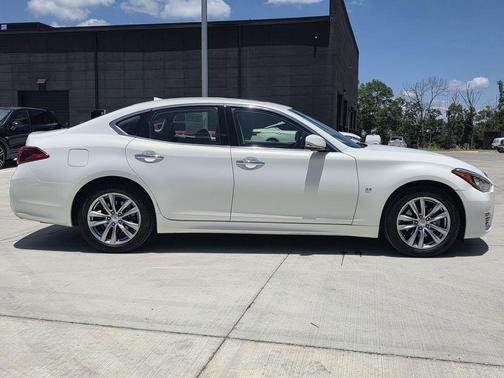 Moonlight White 2015 INFINITI Q70 3.7