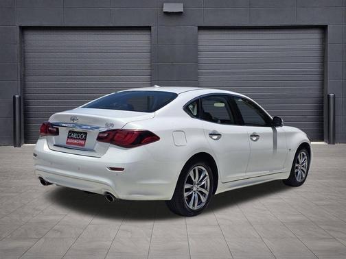 Moonlight White 2015 INFINITI Q70 3.7