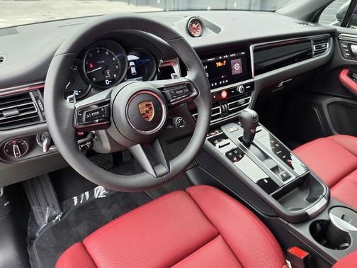 Volcano Grey Metallic 2026 Porsche Macan Base