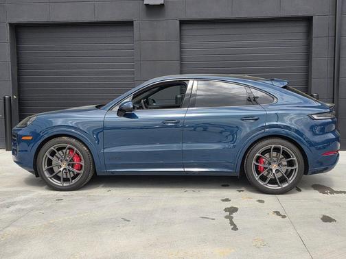 2025 Porsche Cayenne GTS