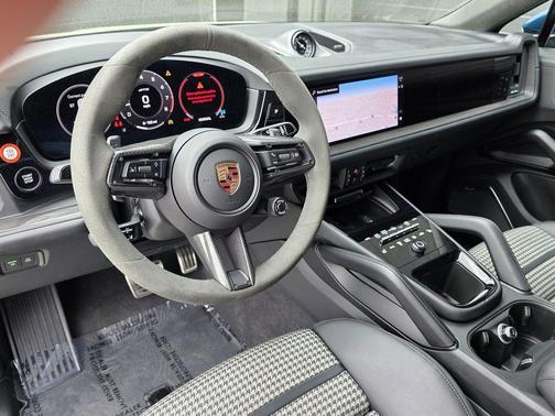 2025 Porsche Cayenne GTS