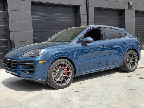 2025 Porsche Cayenne GTS