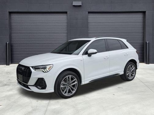 2022 Audi Q3 45 S line Premium
