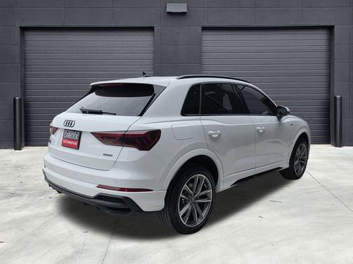 2022 Audi Q3 45 S line Premium