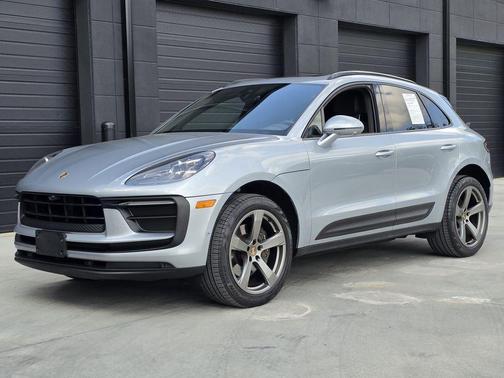 Dolomite Silver Metallic 2022 Porsche Macan Base