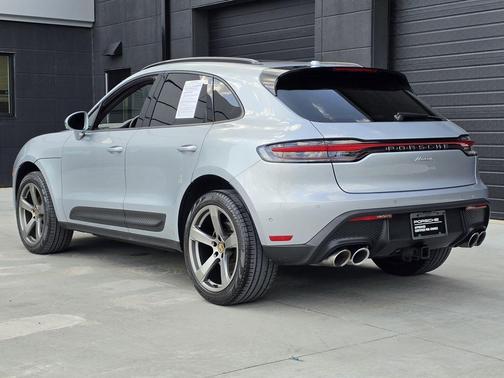 Dolomite Silver Metallic 2022 Porsche Macan Base