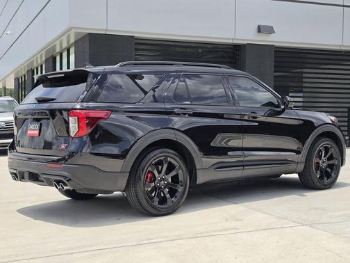 Black Metallic 2022 Ford Explorer ST