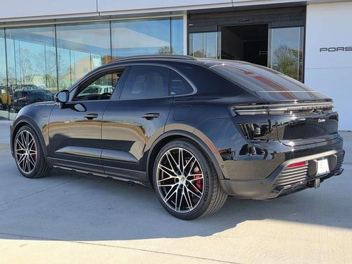 2025 Porsche Macan Turbo
