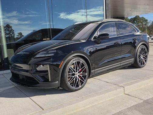 2025 Porsche Macan Turbo