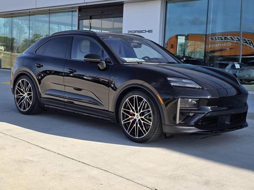 2025 Porsche Macan Turbo