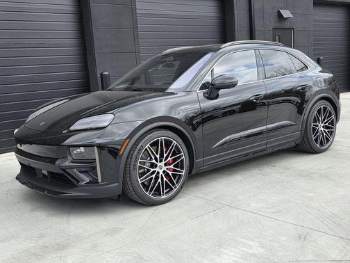 2025 Porsche Macan Turbo