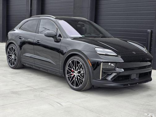 2025 Porsche Macan Turbo