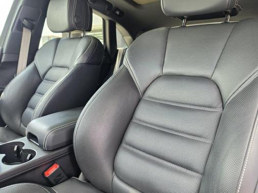 Dolomite Silver Metallic 2023 Porsche Macan