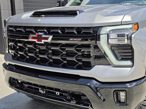 Sterling Gray Metallic 2025 Chevrolet Silverado 2500 ZR2
