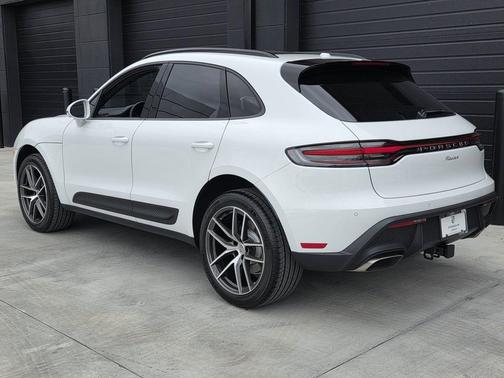 2026 Porsche Macan Base