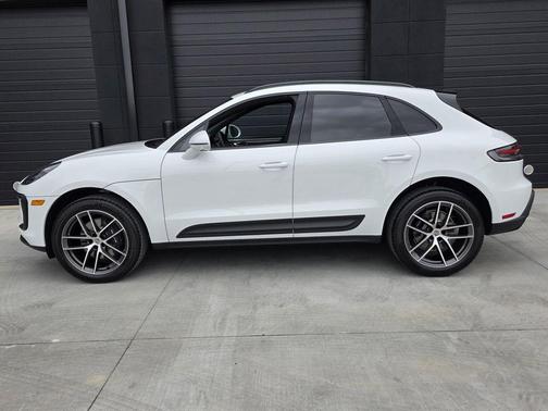 2026 Porsche Macan Base