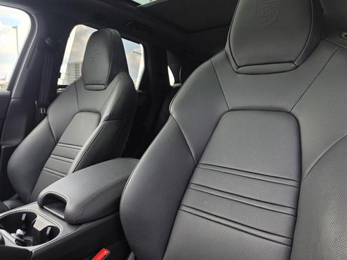 Dolomite Silver Metallic 2026 Porsche Cayenne AWD