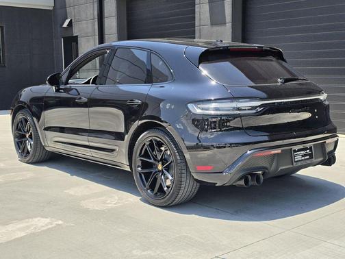 Jet Black Metallic 2023 Porsche Macan GTS