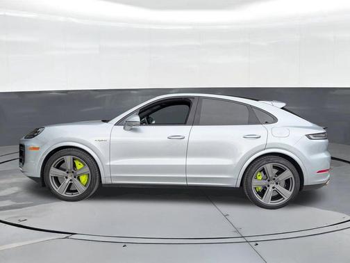 Dolomite Silver Metallic 2025 Porsche Cayenne Turbo