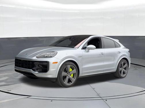 Dolomite Silver Metallic 2025 Porsche Cayenne Turbo