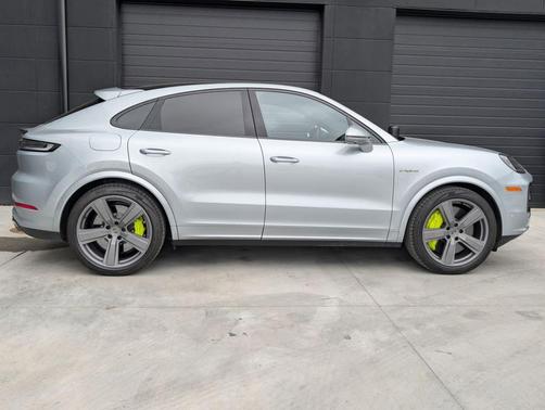 2025 Porsche Cayenne Turbo