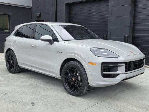 2025 Porsche Cayenne AWD