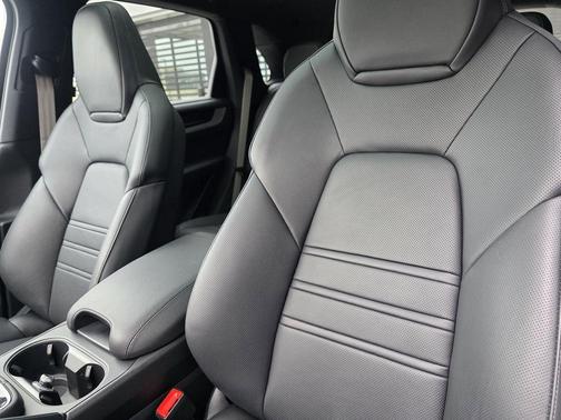 2025 Porsche Cayenne AWD
