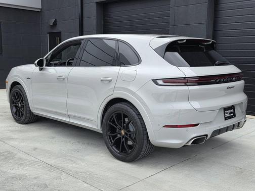 2025 Porsche Cayenne AWD