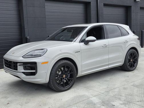 2025 Porsche Cayenne AWD