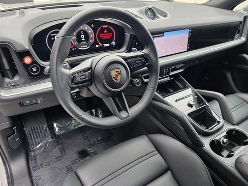 2025 Porsche Cayenne AWD