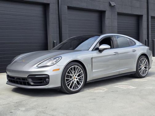 GT Silver Metallic 2023 Porsche Panamera 4 Platinum Edition