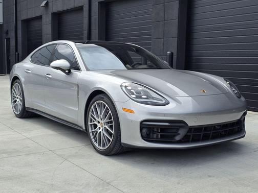 GT Silver Metallic 2023 Porsche Panamera 4 Platinum Edition