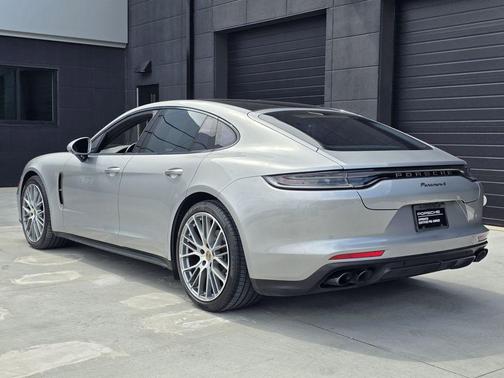 GT Silver Metallic 2023 Porsche Panamera 4 Platinum Edition