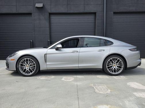 GT Silver Metallic 2023 Porsche Panamera 4 Platinum Edition
