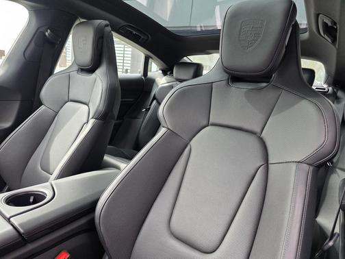 2025 Porsche Taycan Base