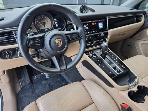 2023 Porsche Macan T